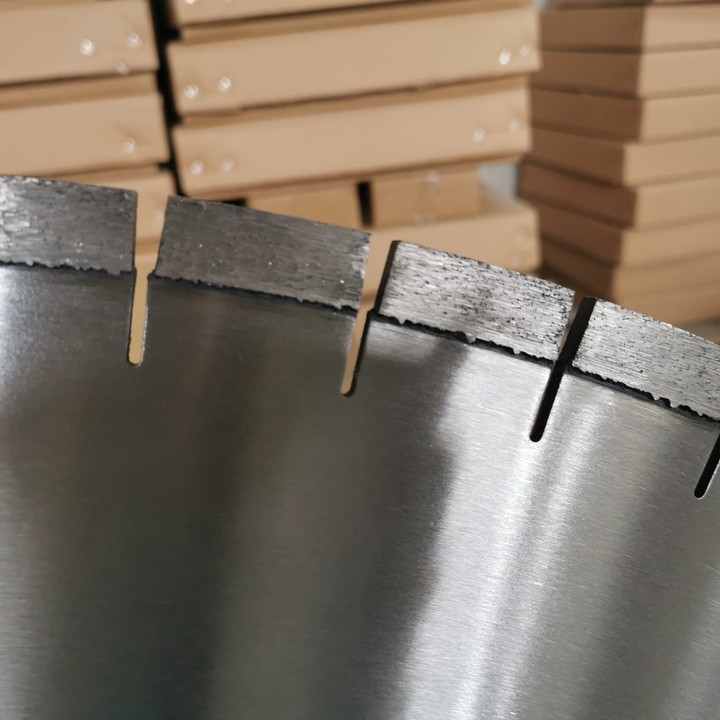 40 Zoll 1000 mm Lasergeschweißte Diamantsägeblätter zum Schneiden von Betonbetten mit Hohlkern